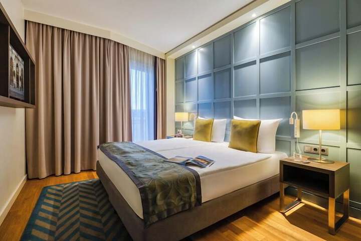 Room 12 of 41