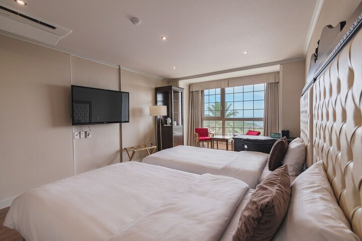 Room 10 of 64