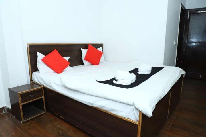 Room 4 of 20