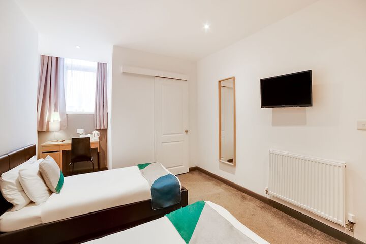 Room 10 of 34