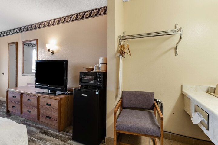 2 Double Beds (4 of 15)