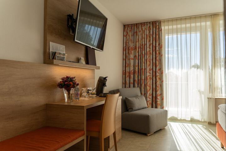 Room 11 of 40