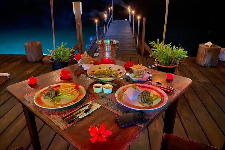 Dining 38 of 52
