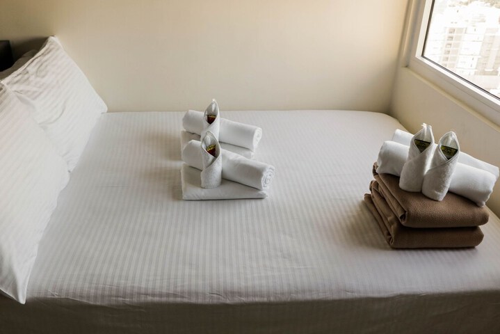 Room 6 of 216