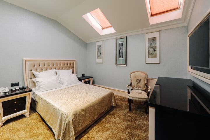 Room 7 of 32