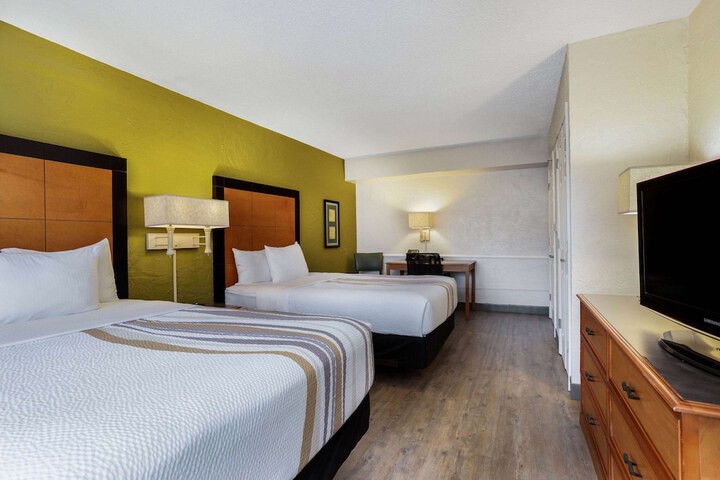 2 Double Beds Deluxe Room (10 of 15)