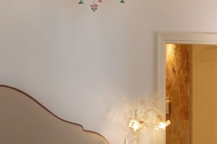 Room 42 of 164
