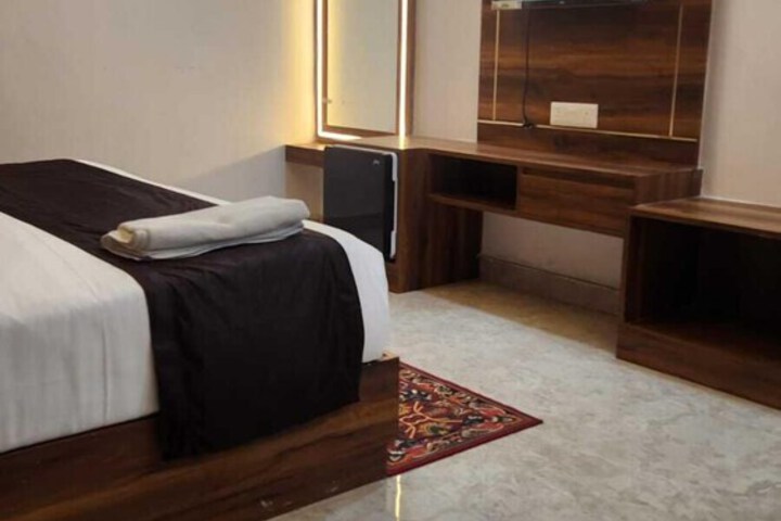 Room 2 of 19
