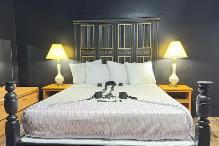 Room 200 of 293
