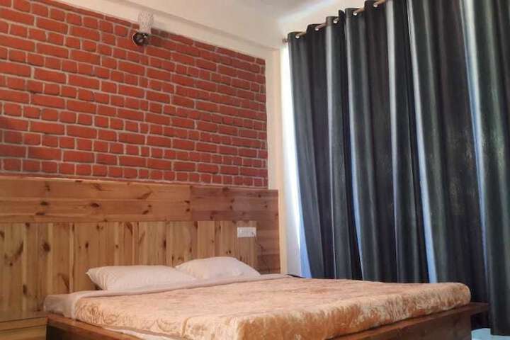 Room 4 of 24
