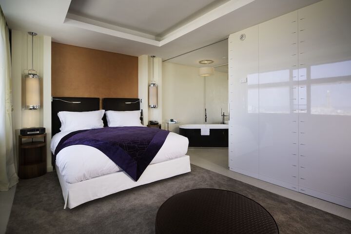 Room 3 of 131