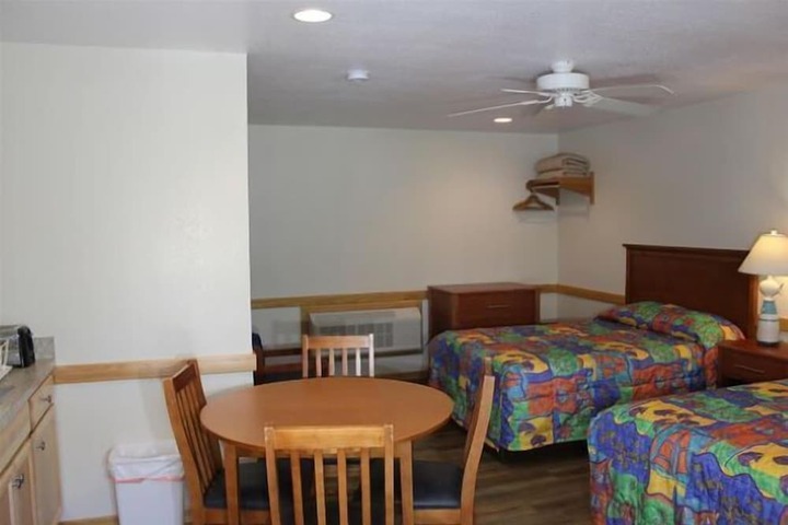 Room 10 of 66