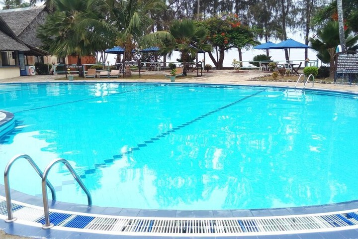 Hotel Pool