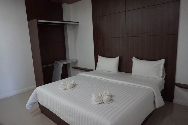 Room 12 of 28