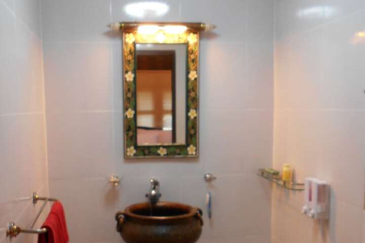 Room 13 of 28