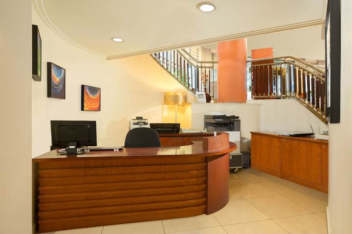 Business Center 42 of 44