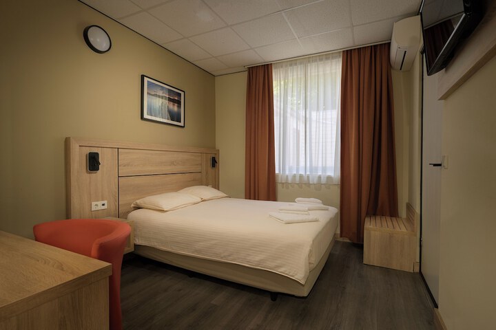 Room 14 of 37