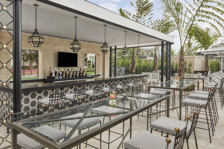 Poolside bar
