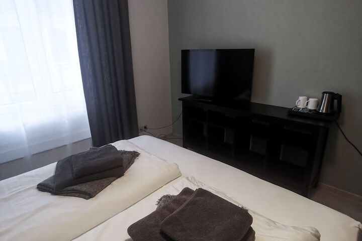 Room 7 of 37