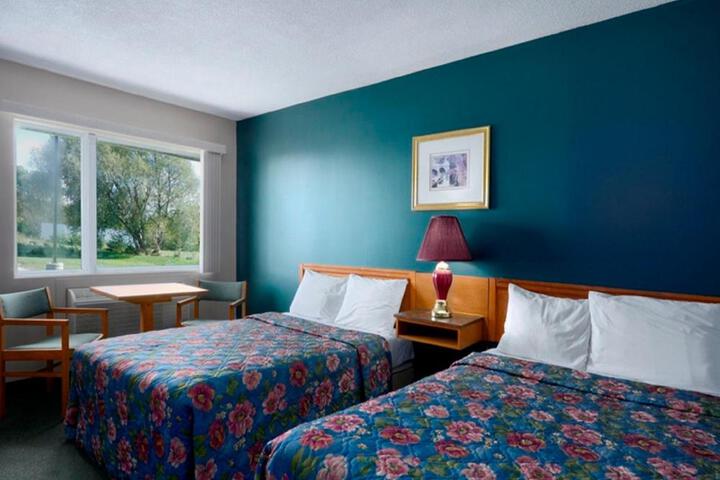 2 Double Beds (8 of 8)