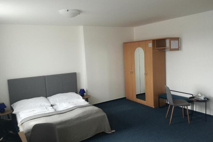 Room 7 of 49