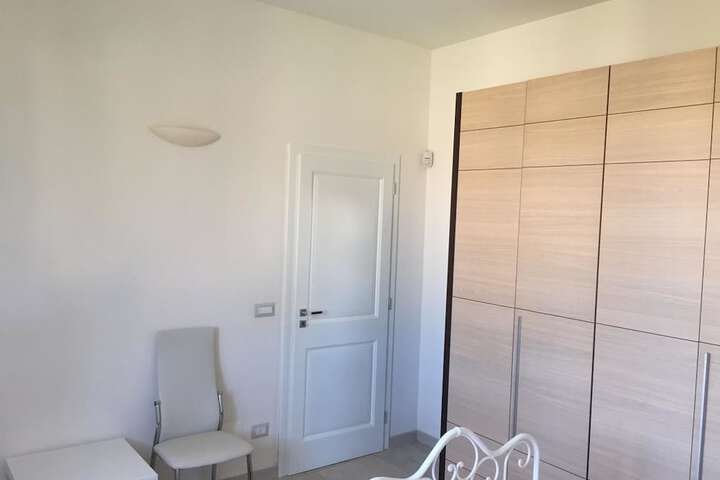 Room 7 of 8