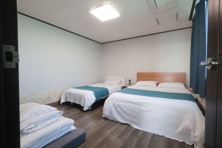 Room 17 of 80