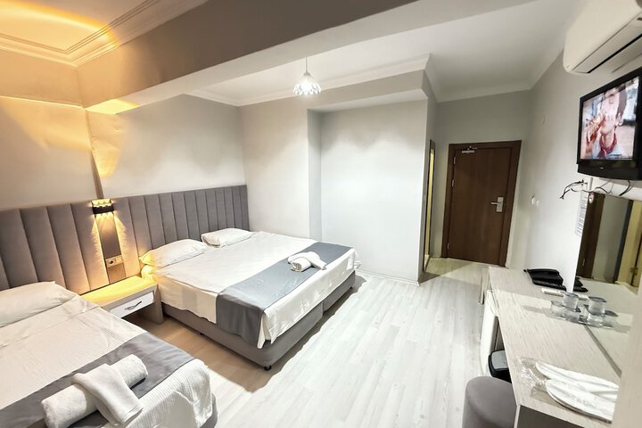 Room 6 of 16