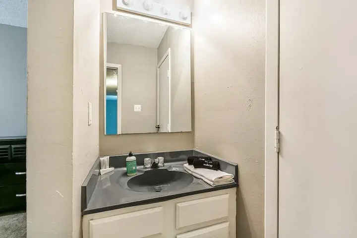 Room 9 of 10