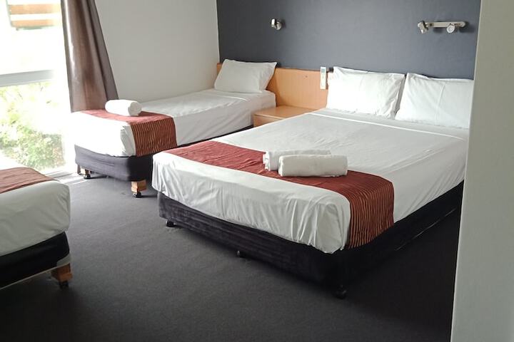 Room 6 of 72