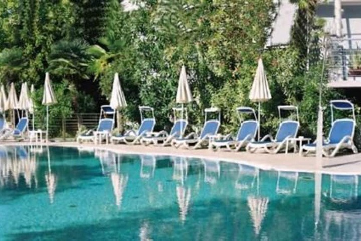 Hotel Pool