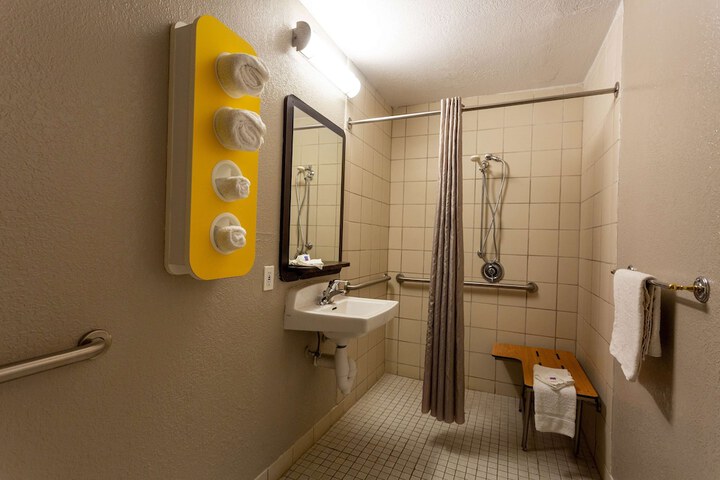 Double Room Disability Accessible (5 of 17)