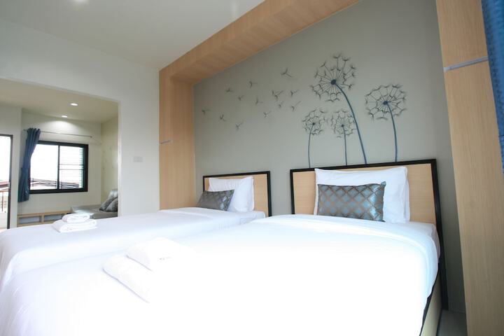 Room 9 of 36