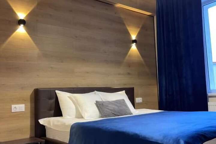 Room 2 of 27