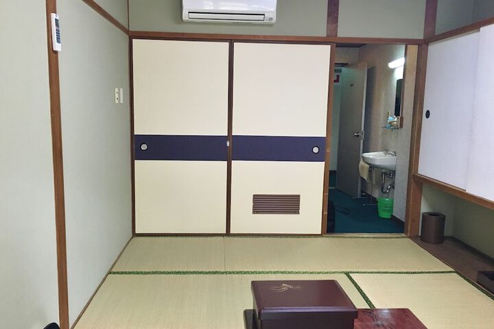 Room 6 of 35