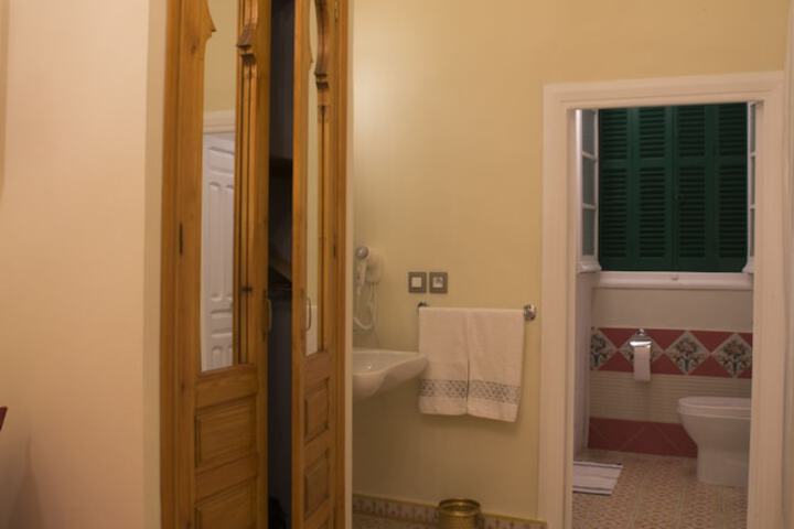 Room 21 of 53