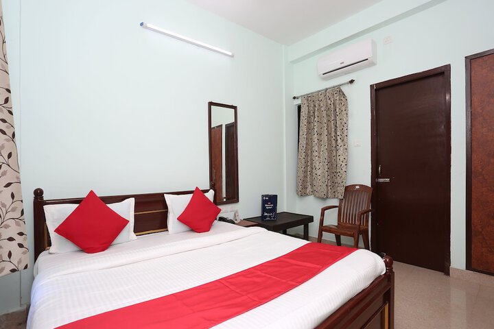 Room 5 of 12