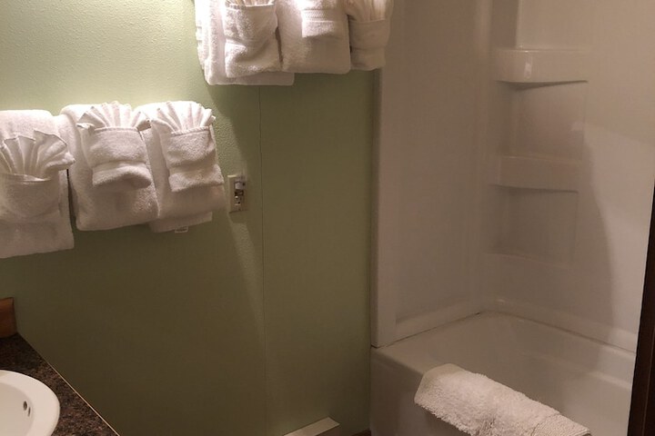 Room 115 of 186