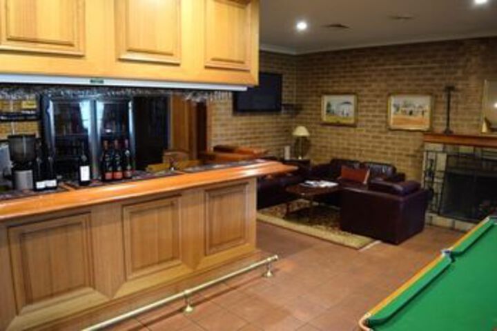 Lounge 11 of 20