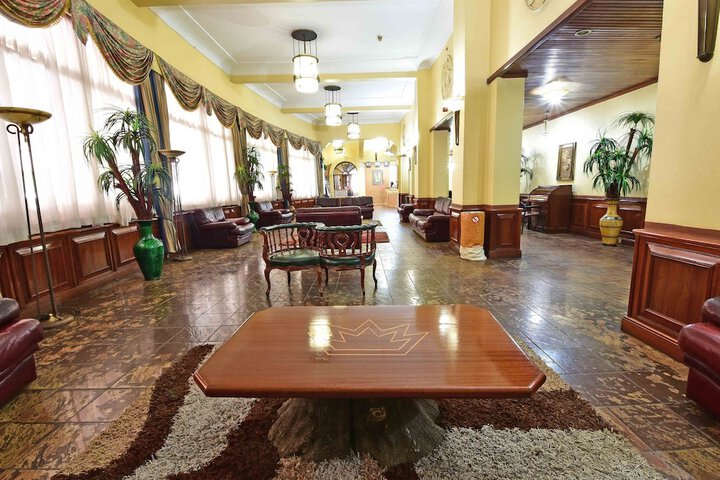 Entrance & Lobby