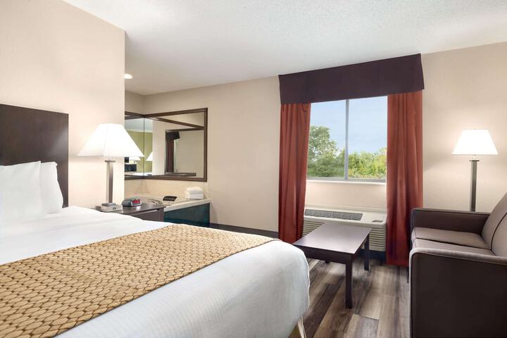 1 King Bed (6 of 14)