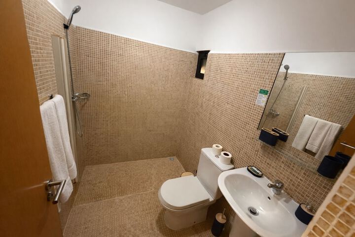 Room 15 of 18