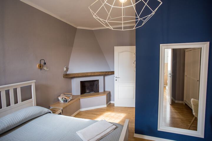 Room 10 of 42