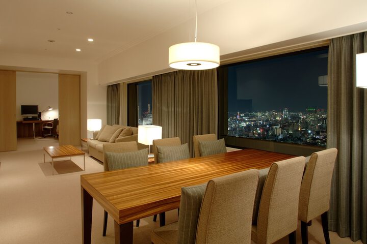 Room 4 of 141