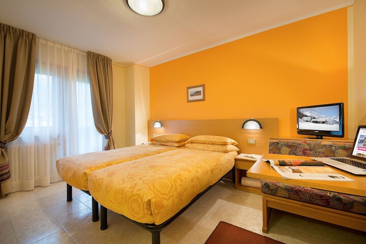 Room 4 of 30