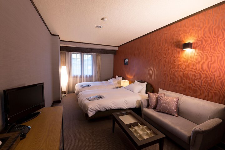 Room 7 of 38