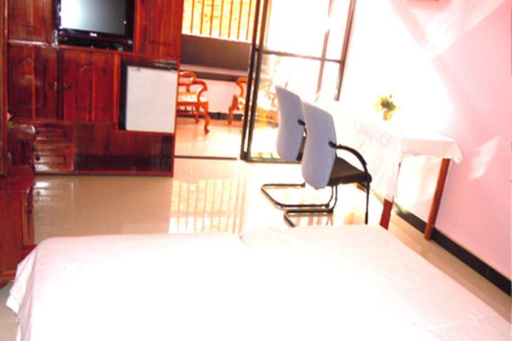 Room 2 of 5