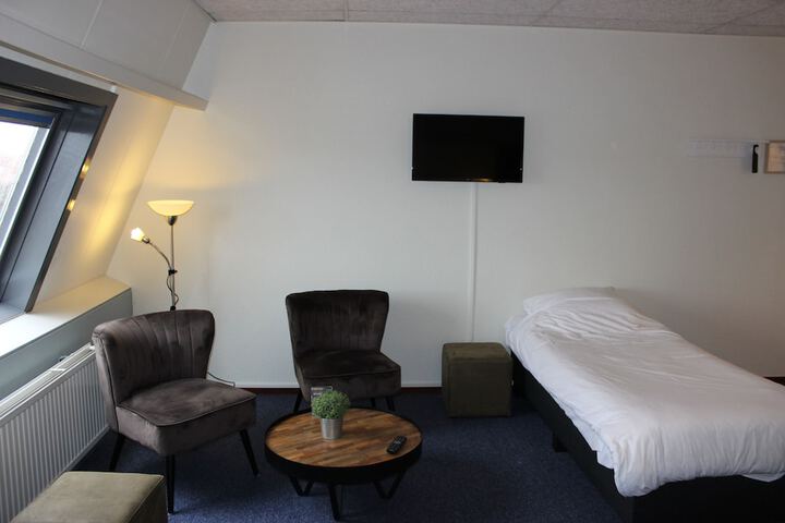 Room 15 of 30