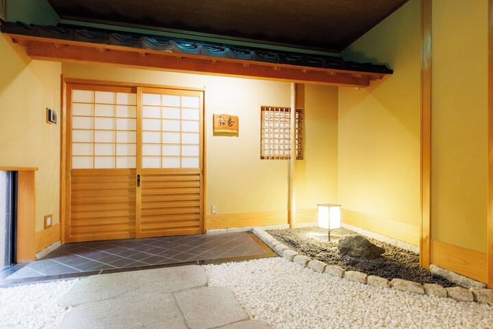 Room 16 of 175