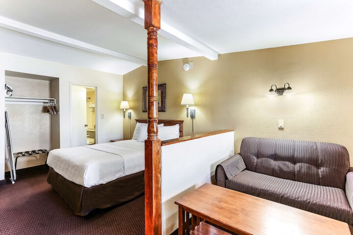 Room 11 of 30